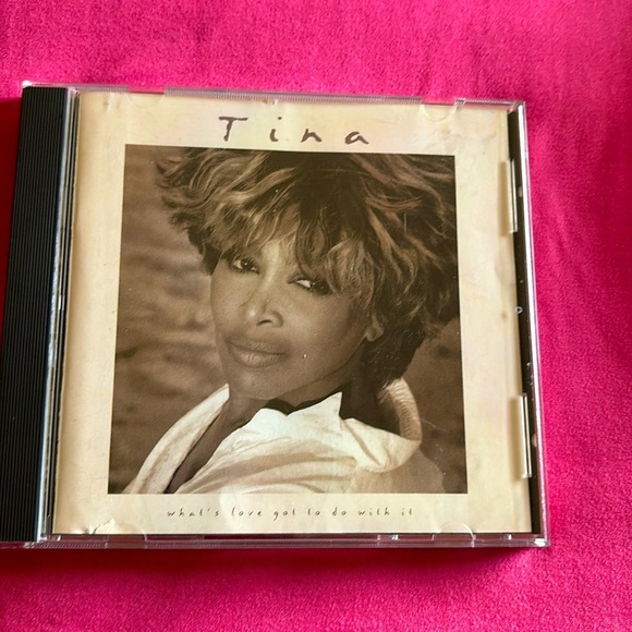 Tina Turner - Picture 1 of 4